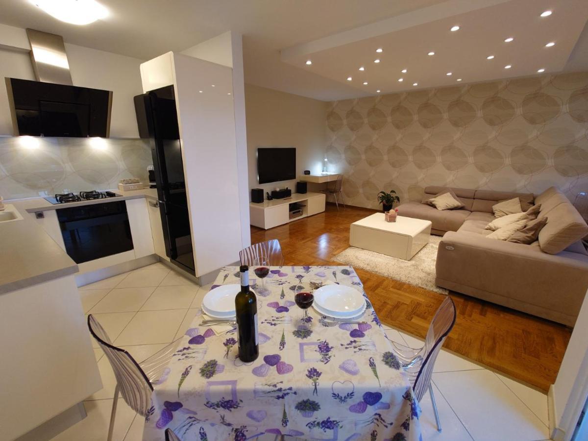 Apartman Mare Nostrum**** Apartamento Rijeka Exterior foto